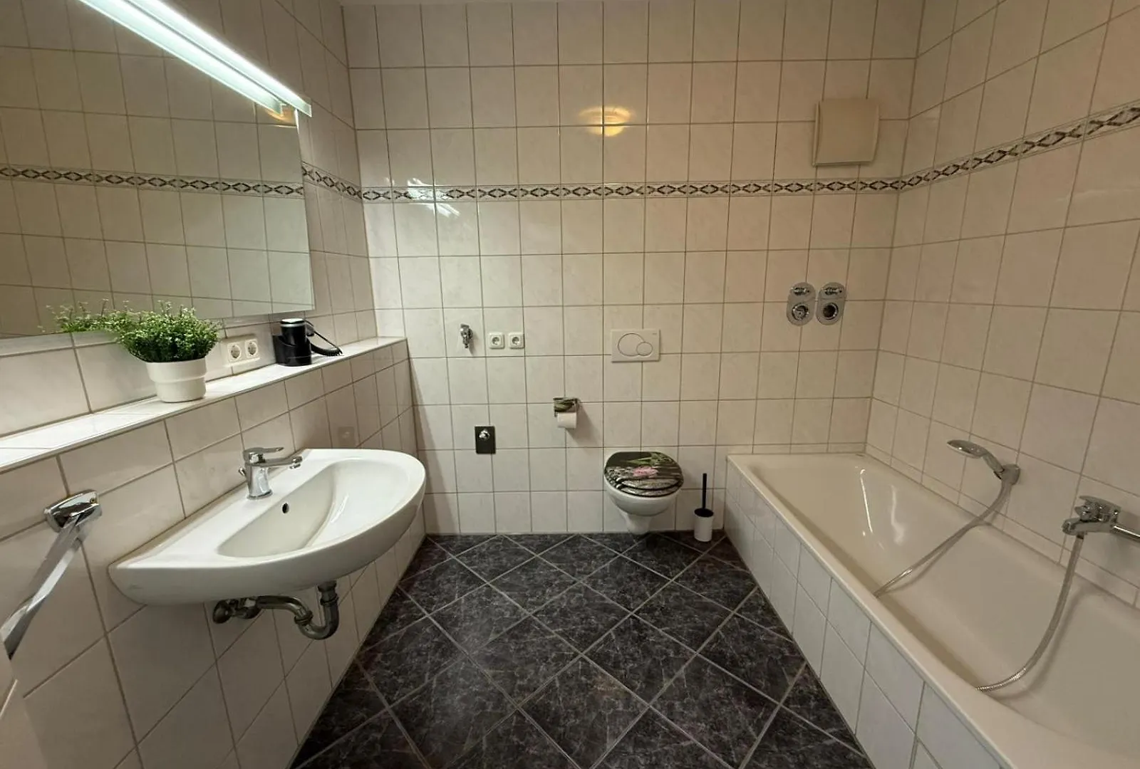 아파트 Strahlend Schoen Und Renoviert 뉘른베르크